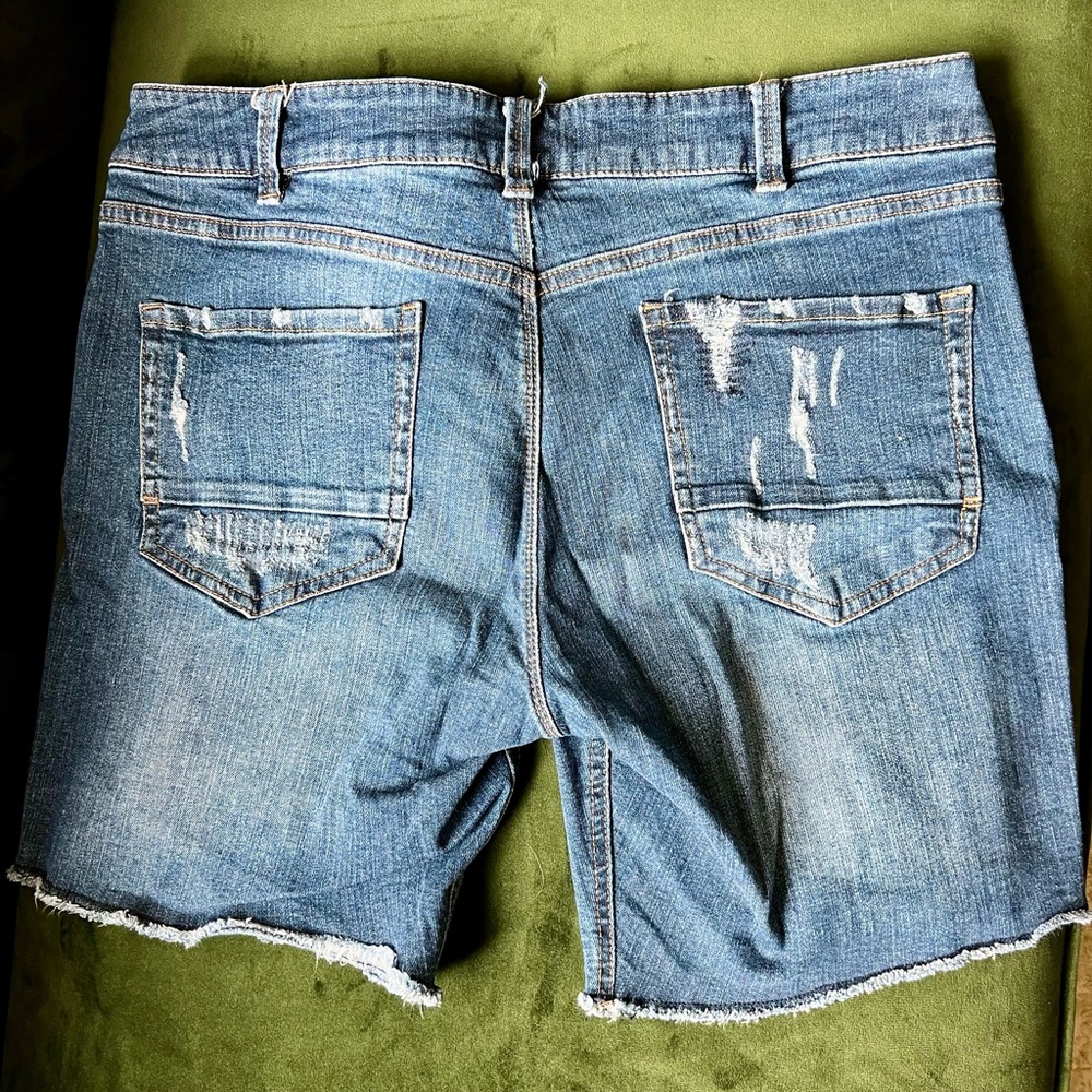 Silver Jeans - Distressed Blue Denim Shorts - Picture 2 of 3
